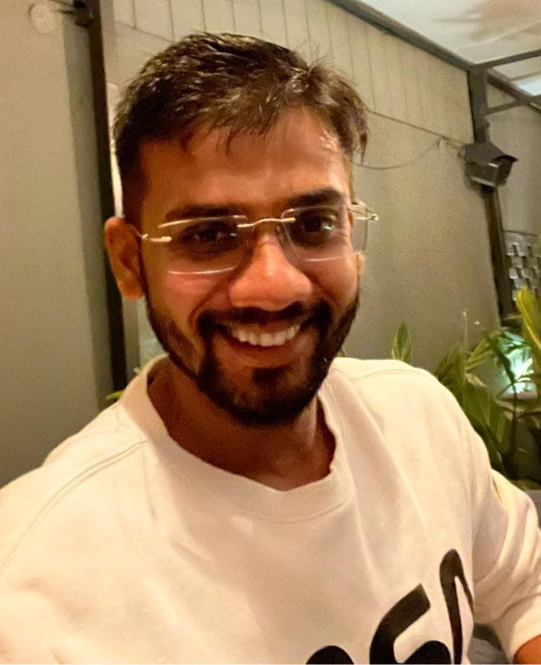 Pratik Dixit - Entrepreneur, Software Engineer and Product Builder